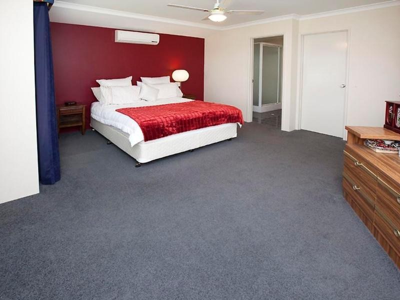 4 Foxglove Avenue, High Wycombe WA 6057