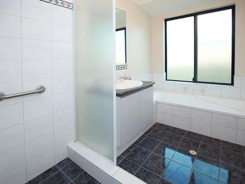 4 Foxglove Avenue, High Wycombe WA 6057