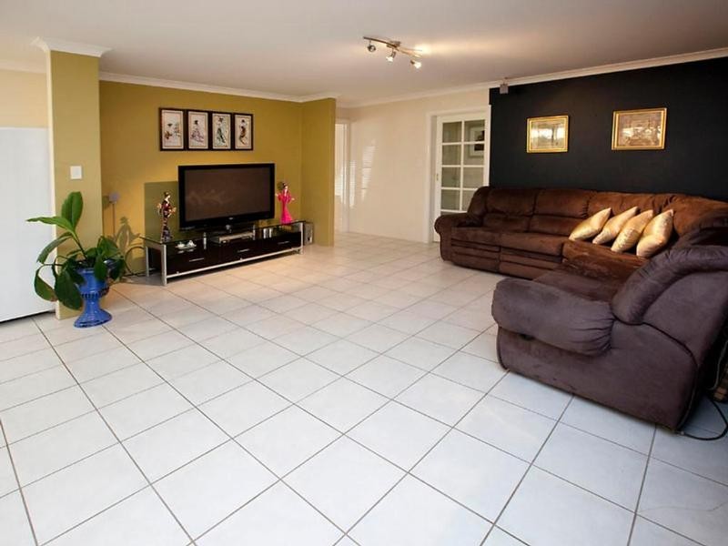 4 Foxglove Avenue, High Wycombe WA 6057