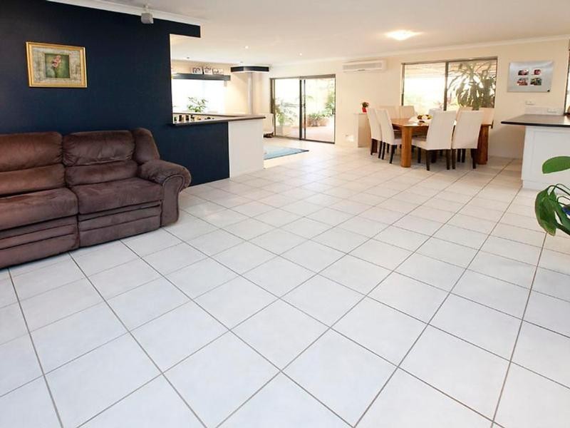 4 Foxglove Avenue, High Wycombe WA 6057