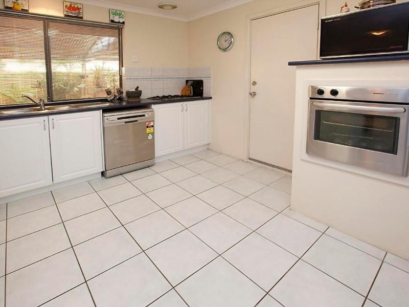 4 Foxglove Avenue, High Wycombe WA 6057