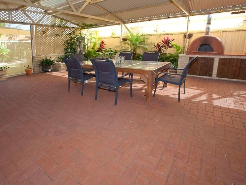 4 Foxglove Avenue, High Wycombe WA 6057