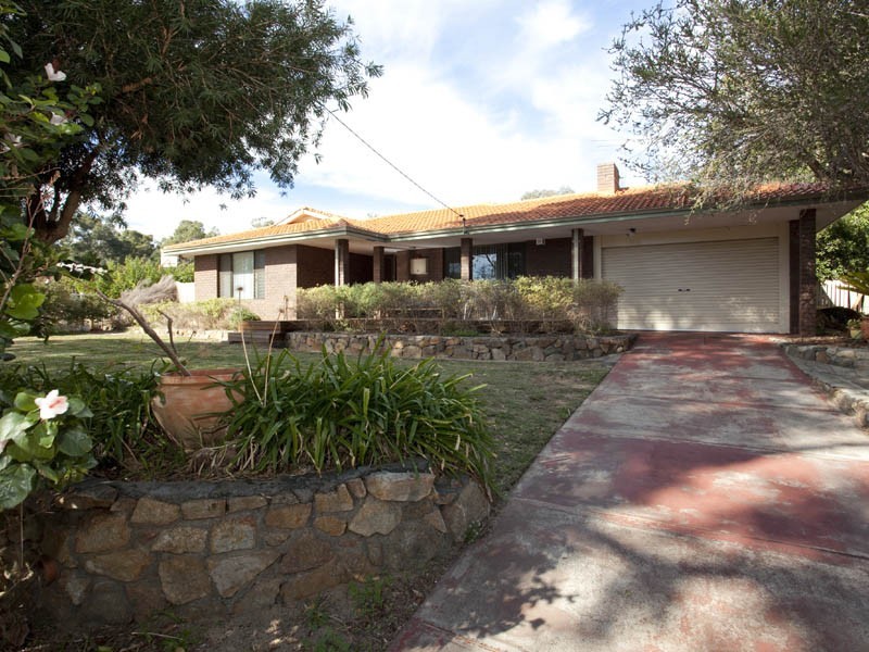 41 Lyndhurst Road, Kalamunda WA 6076