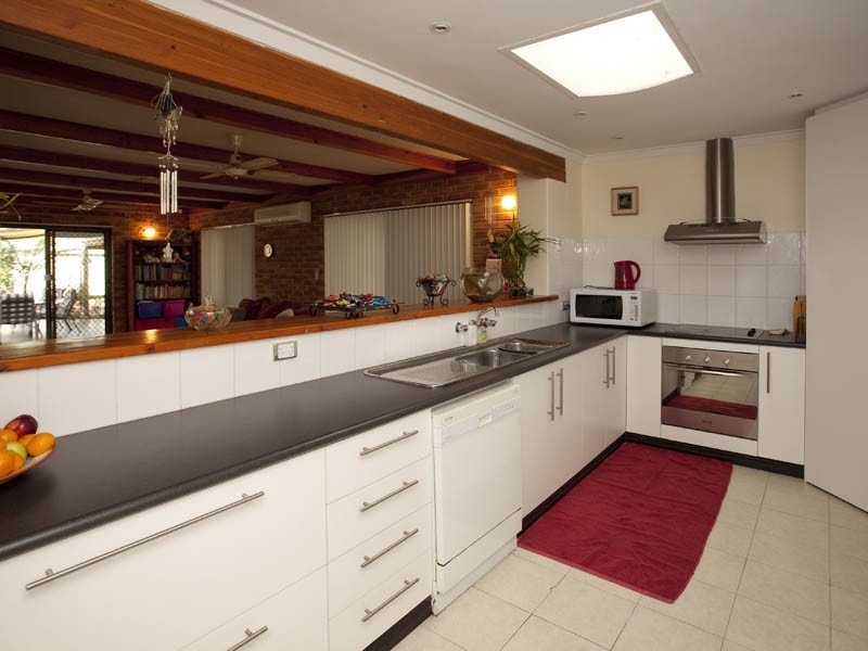 41 Lyndhurst Road, Kalamunda WA 6076