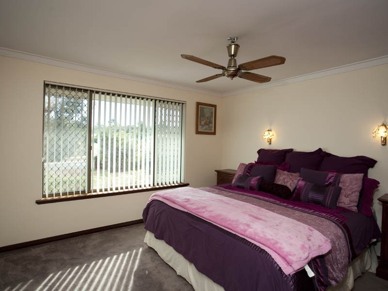 41 Lyndhurst Road, Kalamunda WA 6076