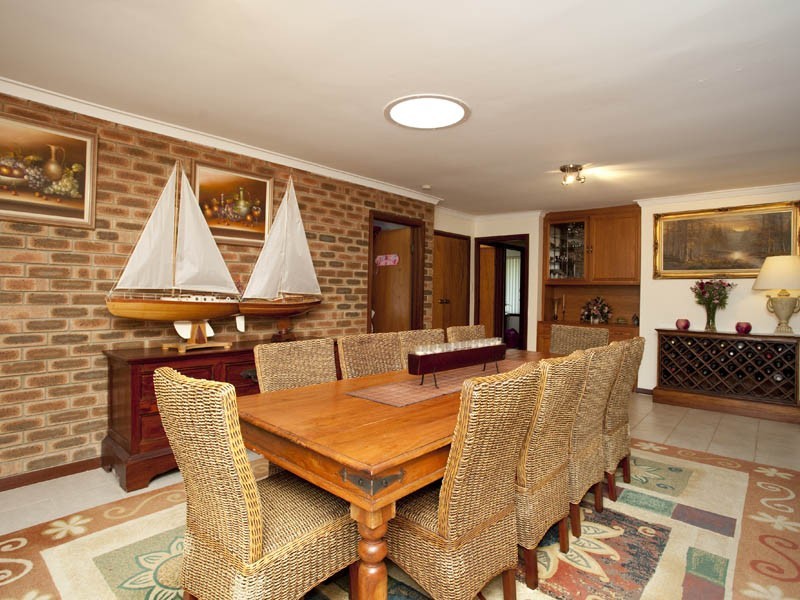 41 Lyndhurst Road, Kalamunda WA 6076