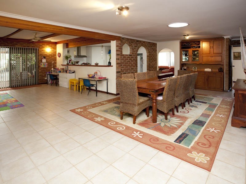 41 Lyndhurst Road, Kalamunda WA 6076