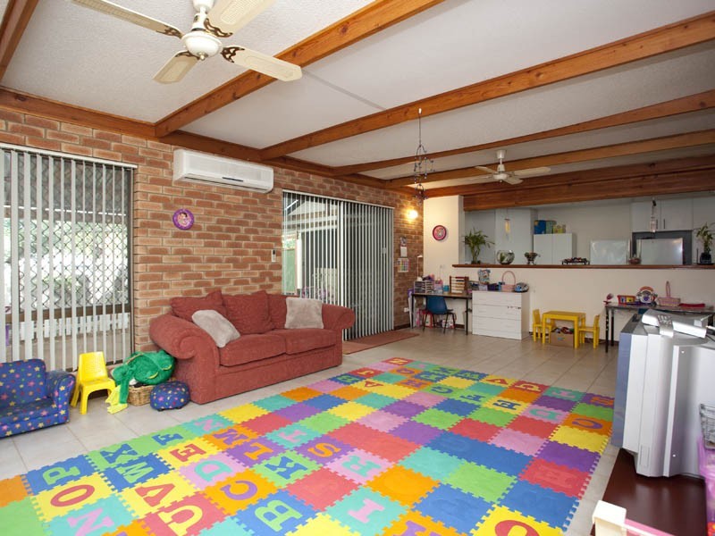 41 Lyndhurst Road, Kalamunda WA 6076