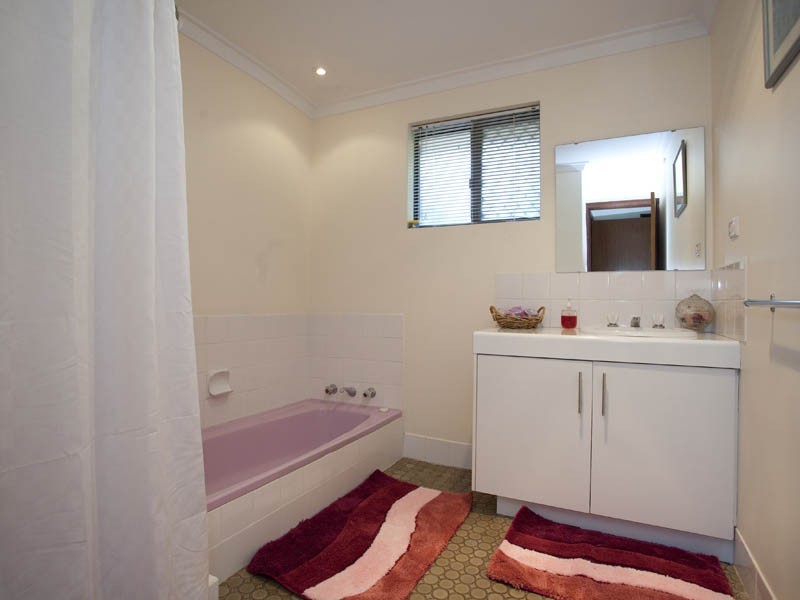 41 Lyndhurst Road, Kalamunda WA 6076