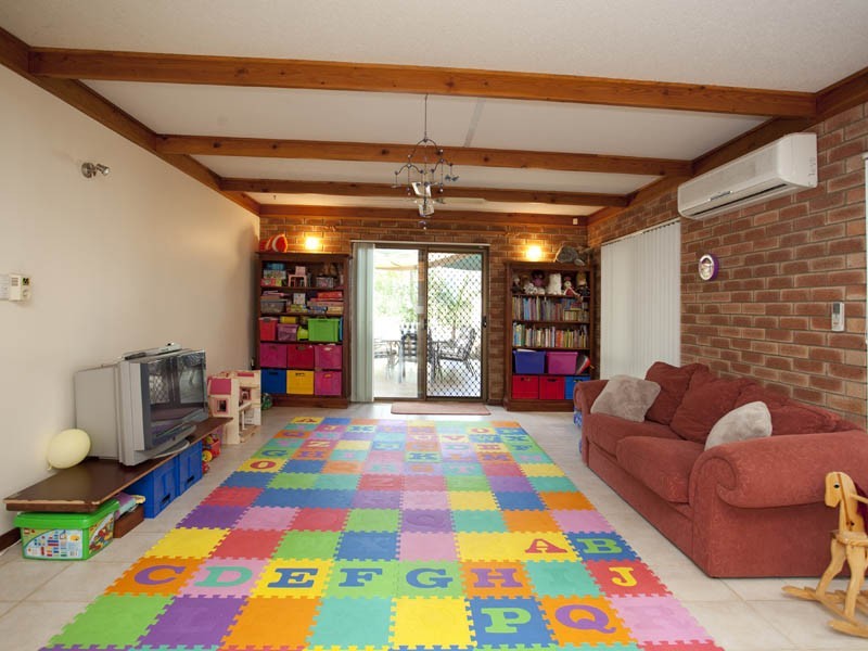 41 Lyndhurst Road, Kalamunda WA 6076