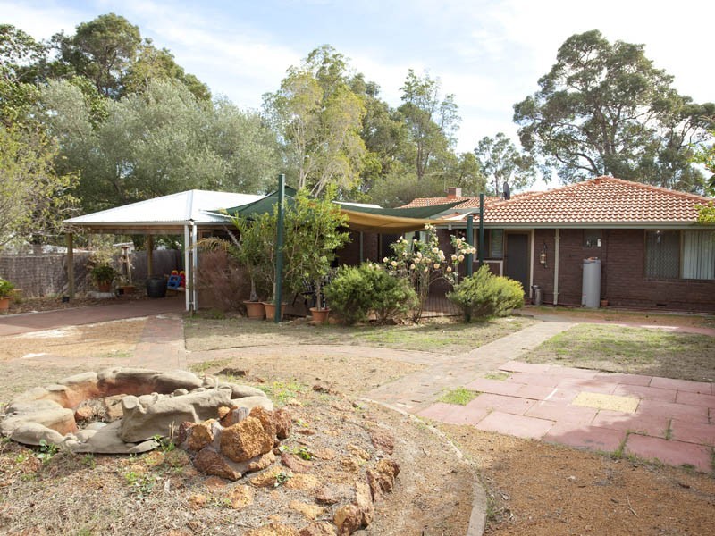 41 Lyndhurst Road, Kalamunda WA 6076