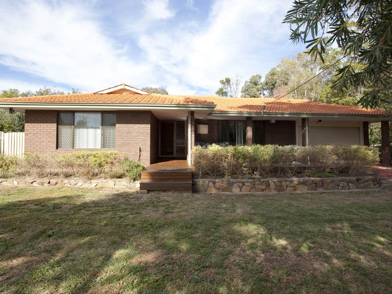 41 Lyndhurst Road, Kalamunda WA 6076