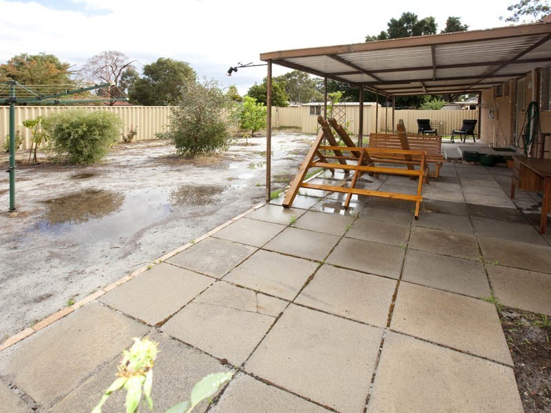 27 Grasmere Way, Kelmscott WA 6111