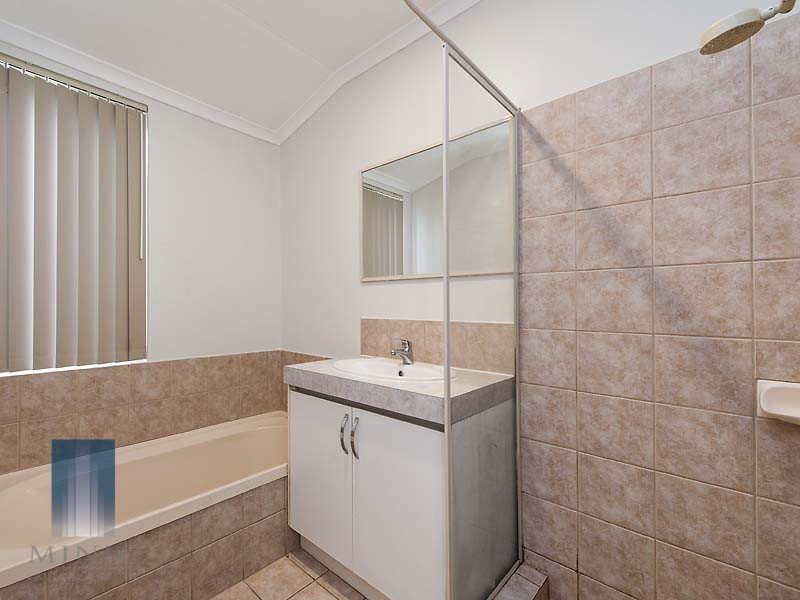 32 Salesian Court, Queens Park WA 6107
