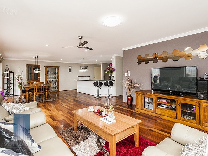 54 Salesian Court, Queens Park WA 6107