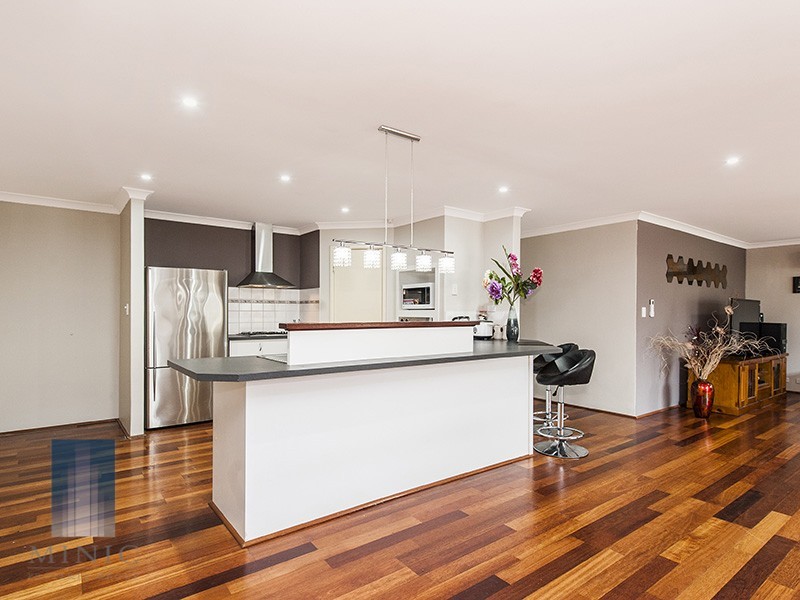 54 Salesian Court, Queens Park WA 6107