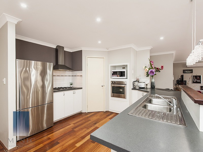 54 Salesian Court, Queens Park WA 6107