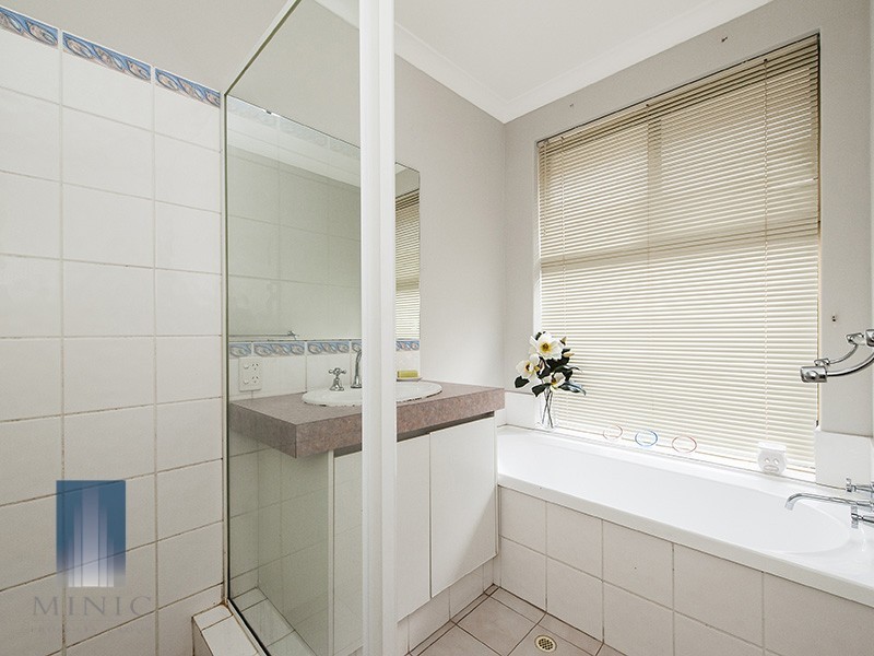 54 Salesian Court, Queens Park WA 6107