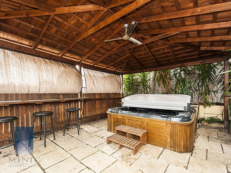 54 Salesian Court, Queens Park WA 6107