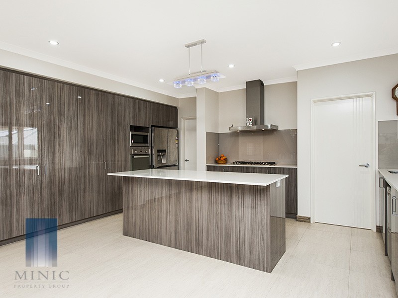 18 Nuffield Street, Piara Waters WA 6112