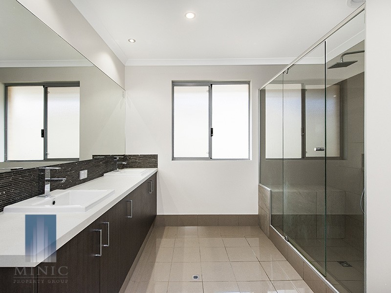 18 Nuffield Street, Piara Waters WA 6112