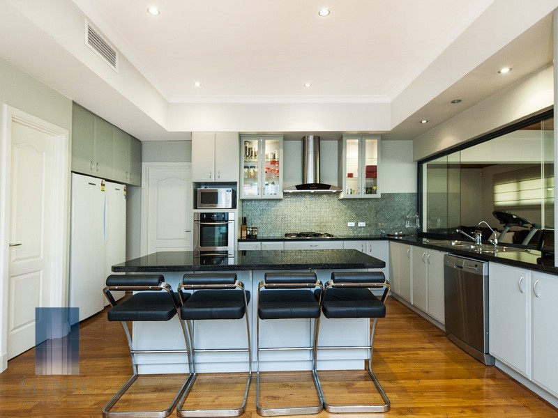 27 Stitfold Promenade, Salter Point WA 6152