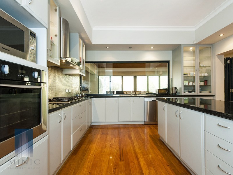 27 Stitfold Promenade, Salter Point WA 6152