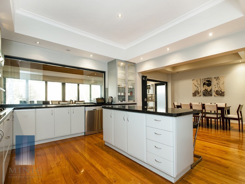 27 Stitfold Promenade, Salter Point WA 6152