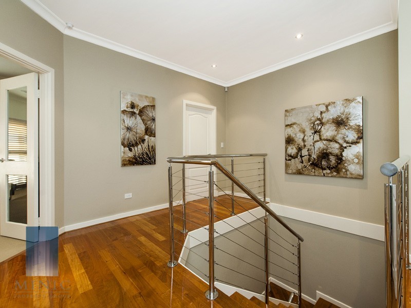 27 Stitfold Promenade, Salter Point WA 6152