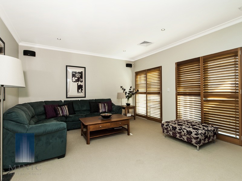 27 Stitfold Promenade, Salter Point WA 6152