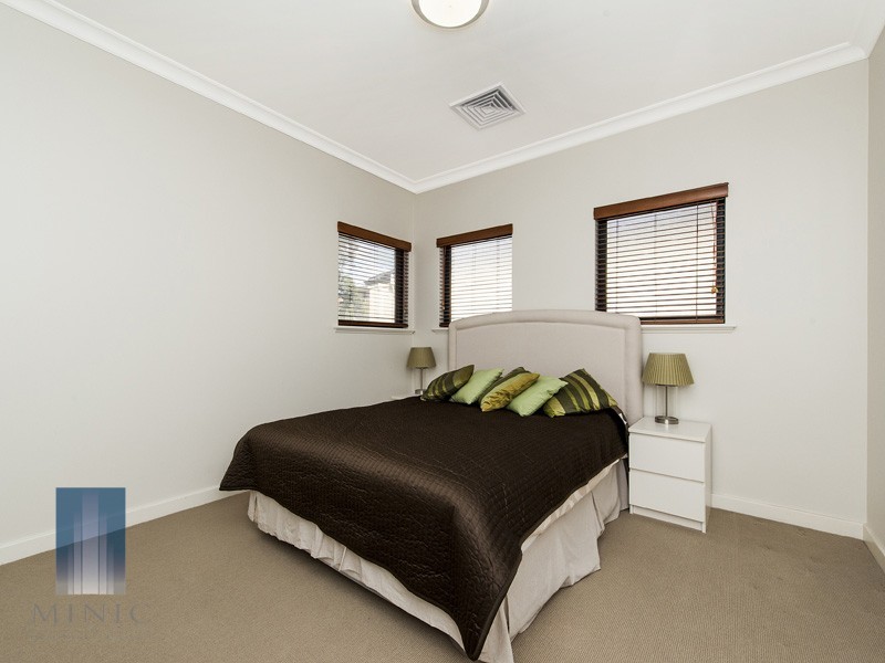 27 Stitfold Promenade, Salter Point WA 6152