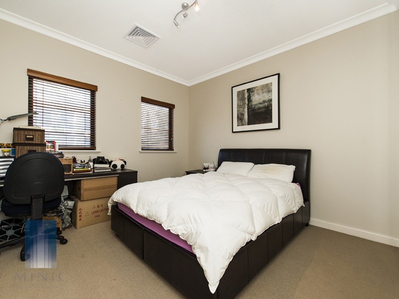 27 Stitfold Promenade, Salter Point WA 6152