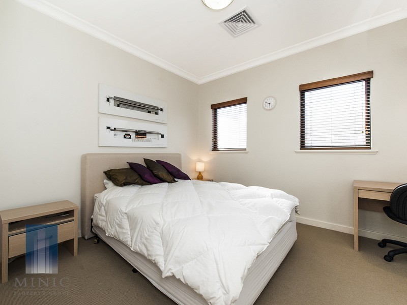 27 Stitfold Promenade, Salter Point WA 6152