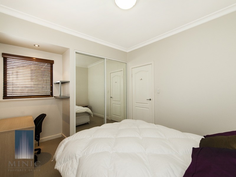 27 Stitfold Promenade, Salter Point WA 6152