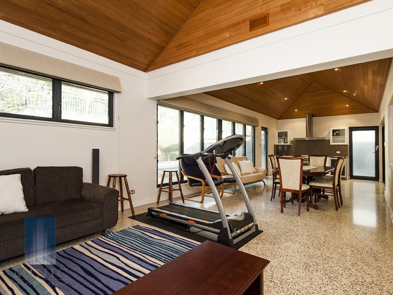 27 Stitfold Promenade, Salter Point WA 6152