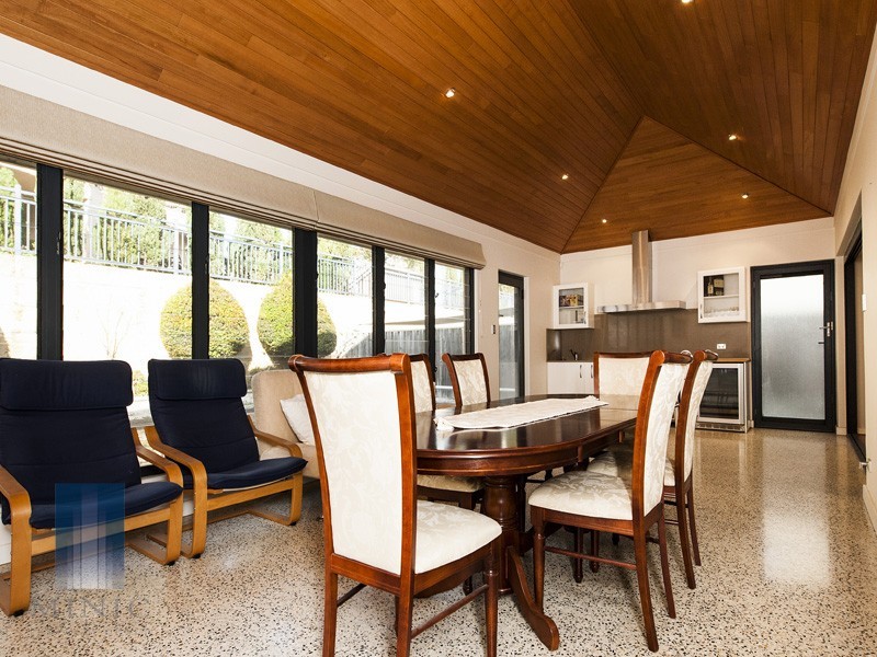 27 Stitfold Promenade, Salter Point WA 6152