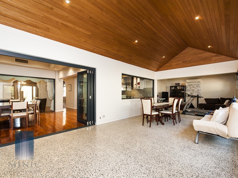 27 Stitfold Promenade, Salter Point WA 6152