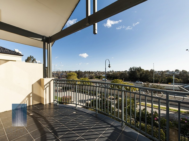 27 Stitfold Promenade, Salter Point WA 6152