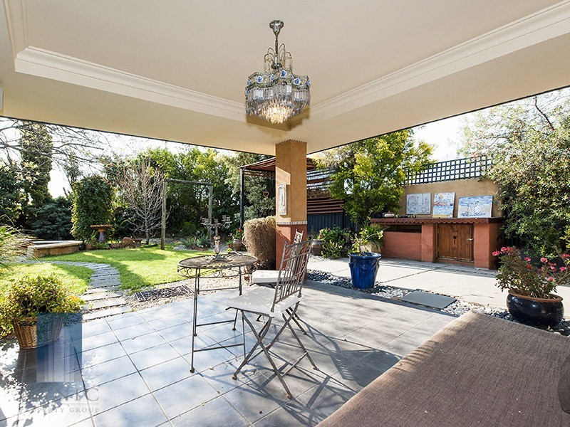 12 Doomben Court, Willetton WA 6155