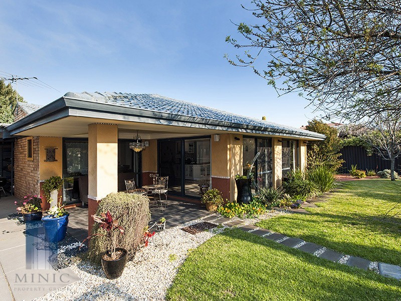 12 Doomben Court, Willetton WA 6155