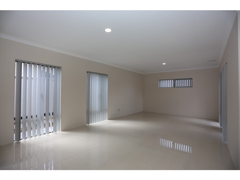 4/8 Purkiss Street, Cannington WA 6107