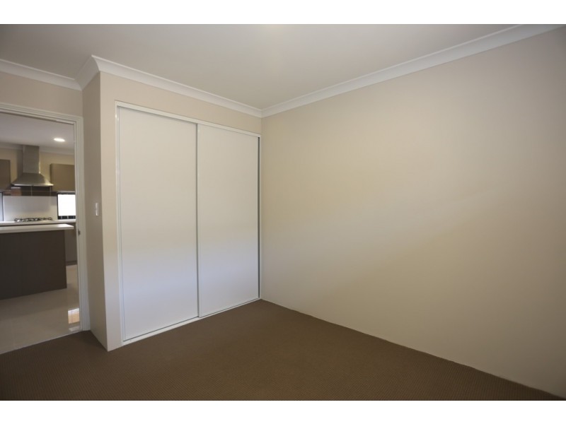 4/8 Purkiss Street, Cannington WA 6107