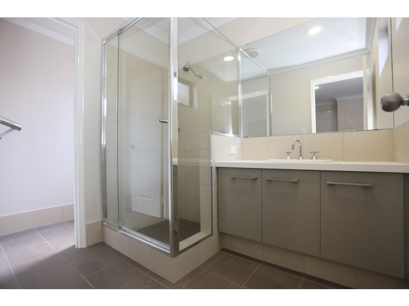 4/8 Purkiss Street, Cannington WA 6107