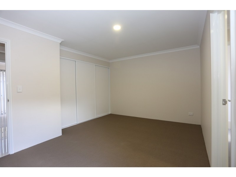 4/8 Purkiss Street, Cannington WA 6107