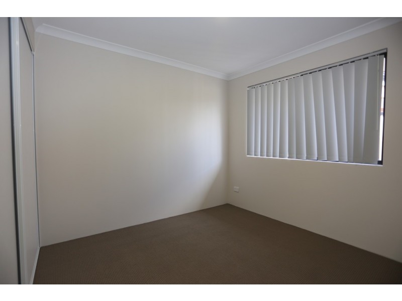 4/8 Purkiss Street, Cannington WA 6107