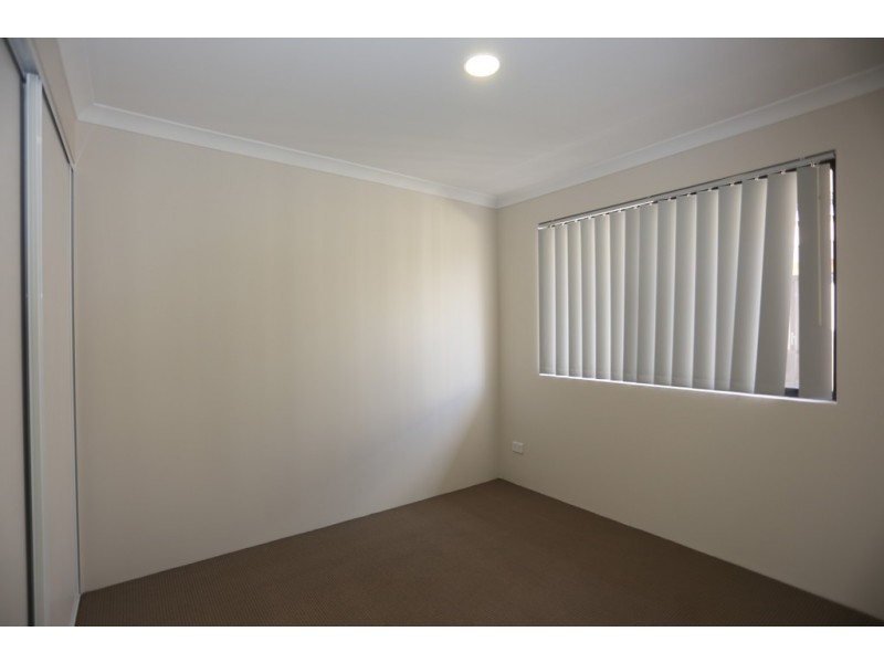 4/8 Purkiss Street, Cannington WA 6107