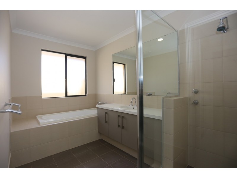 4/8 Purkiss Street, Cannington WA 6107