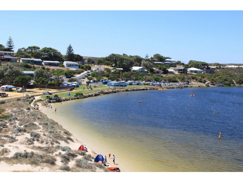 2/14 Turner Drive, Guilderton WA 6041