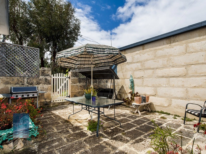 2/14 Turner Drive, Guilderton WA 6041