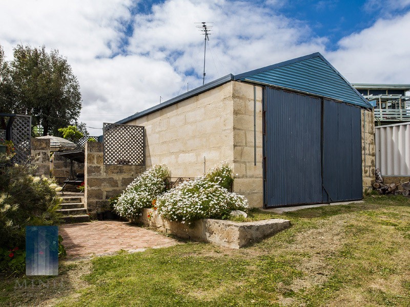 2/14 Turner Drive, Guilderton WA 6041